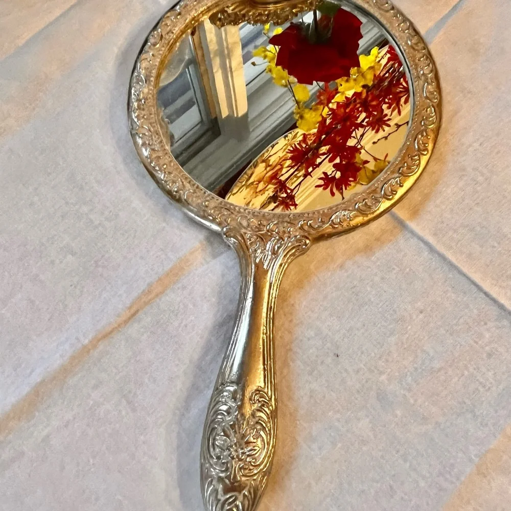 N/A elegant gold